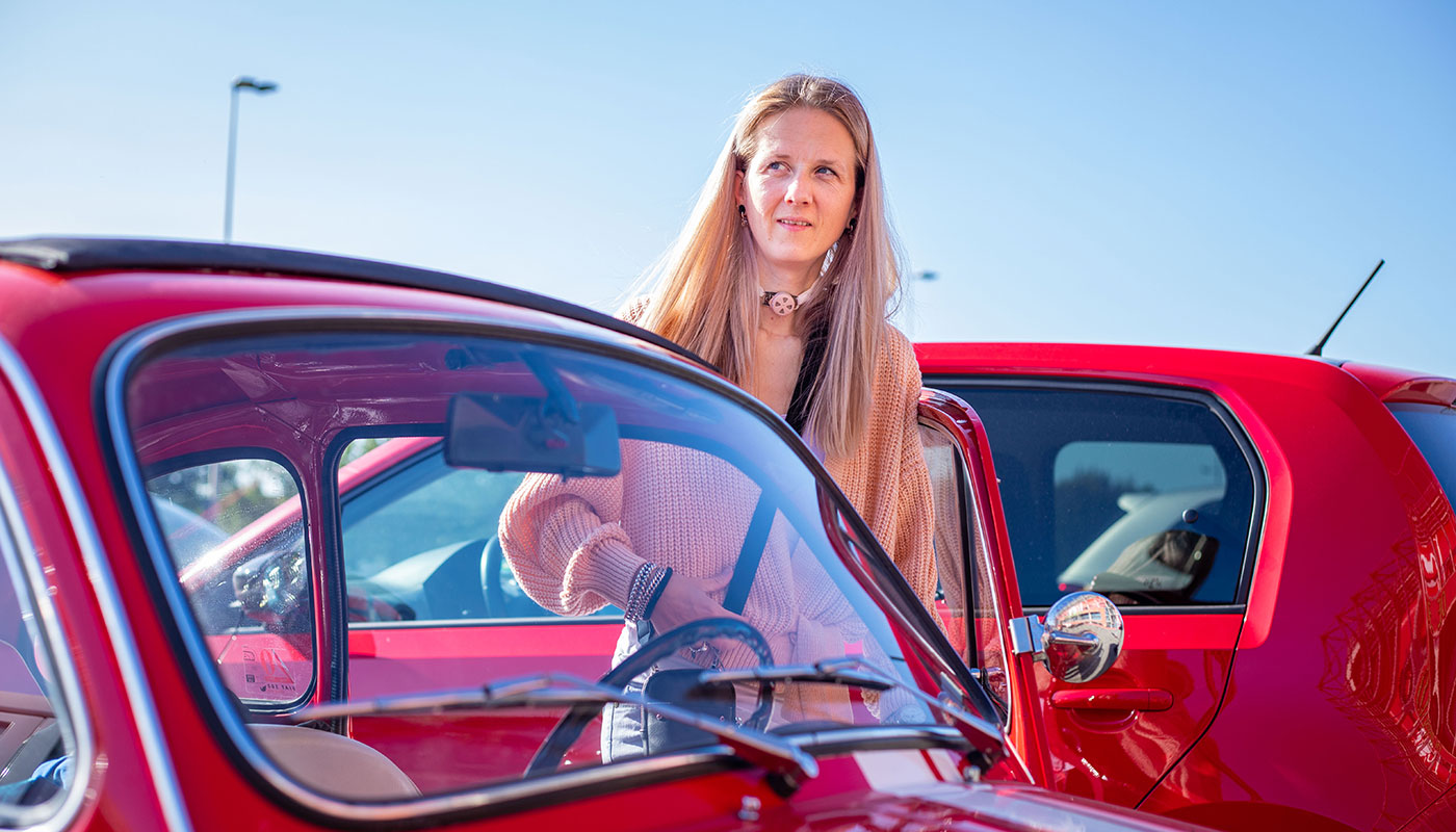 woman using freevent dualcare outdoors next to car